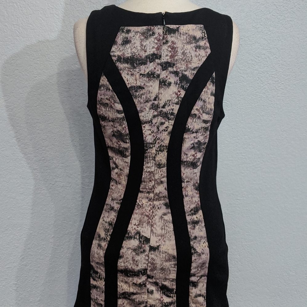 Flattering Dress - Picture 2 of 4